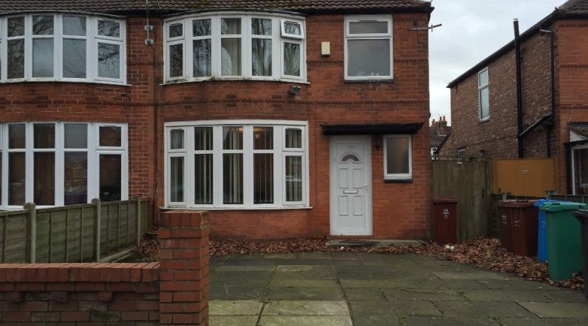 Flat Parsonage Road in Manchester