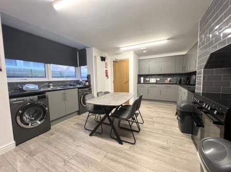 Room Grimsby Road in Cleethorpes