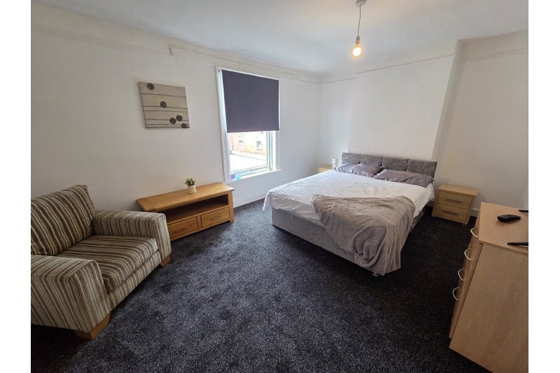 Room Wellington Road in Bridgwater