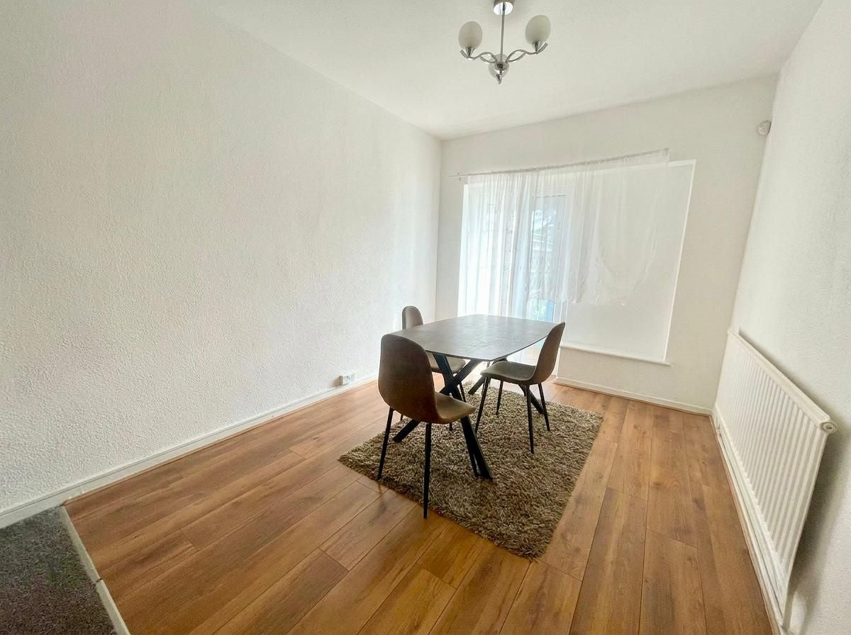 House Saxon Close in Greater London