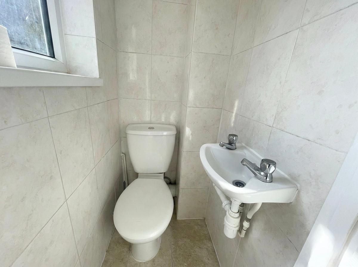 House Saxon Close in Greater London