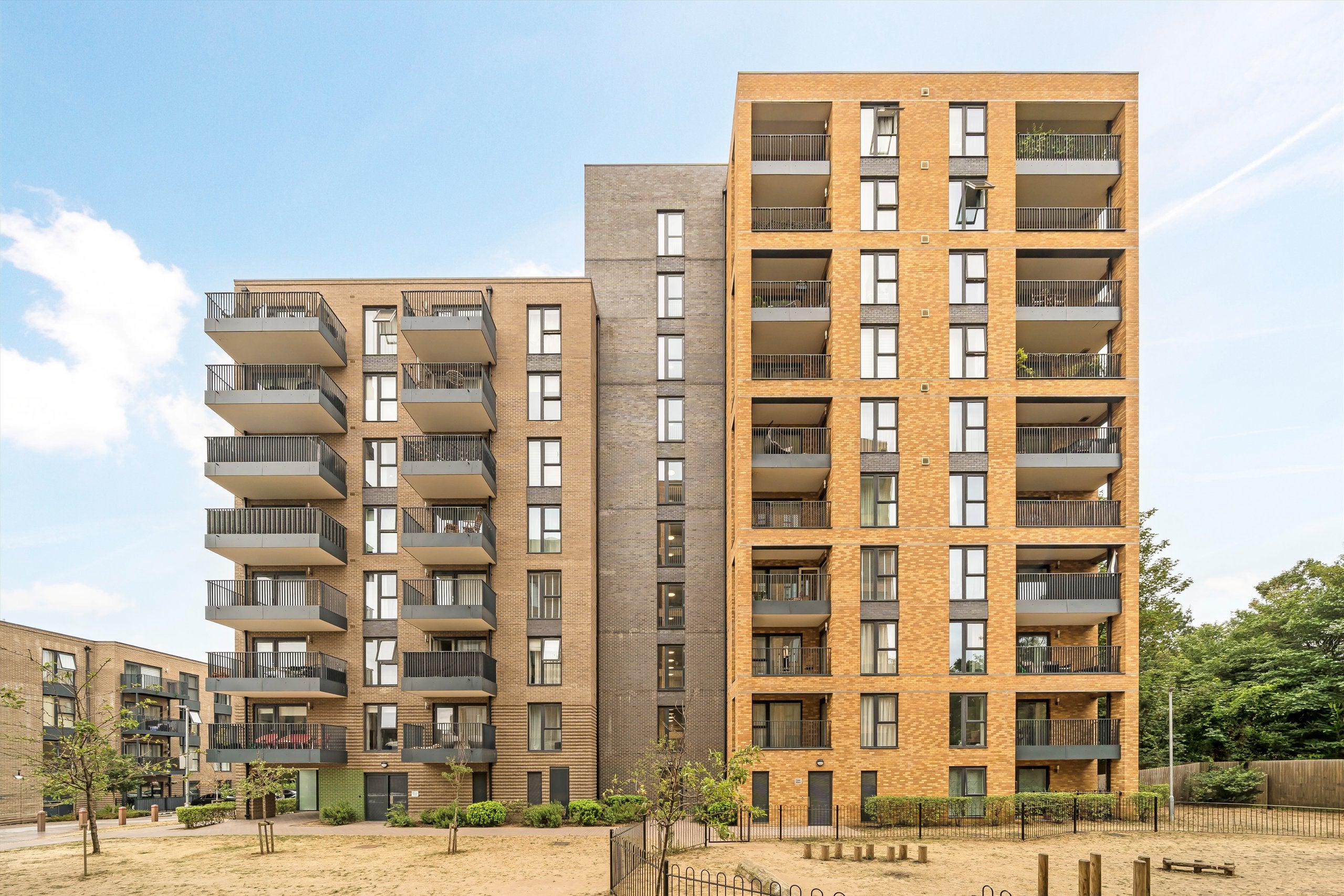 Flat Bowen Drive in Greater London