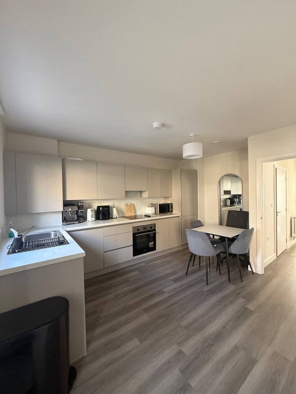 Room Plum Mews in Greater London