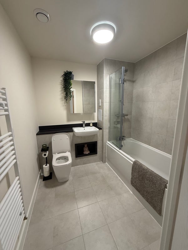 Room Plum Mews in Greater London