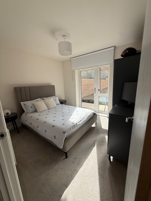 Room Plum Mews in Greater London