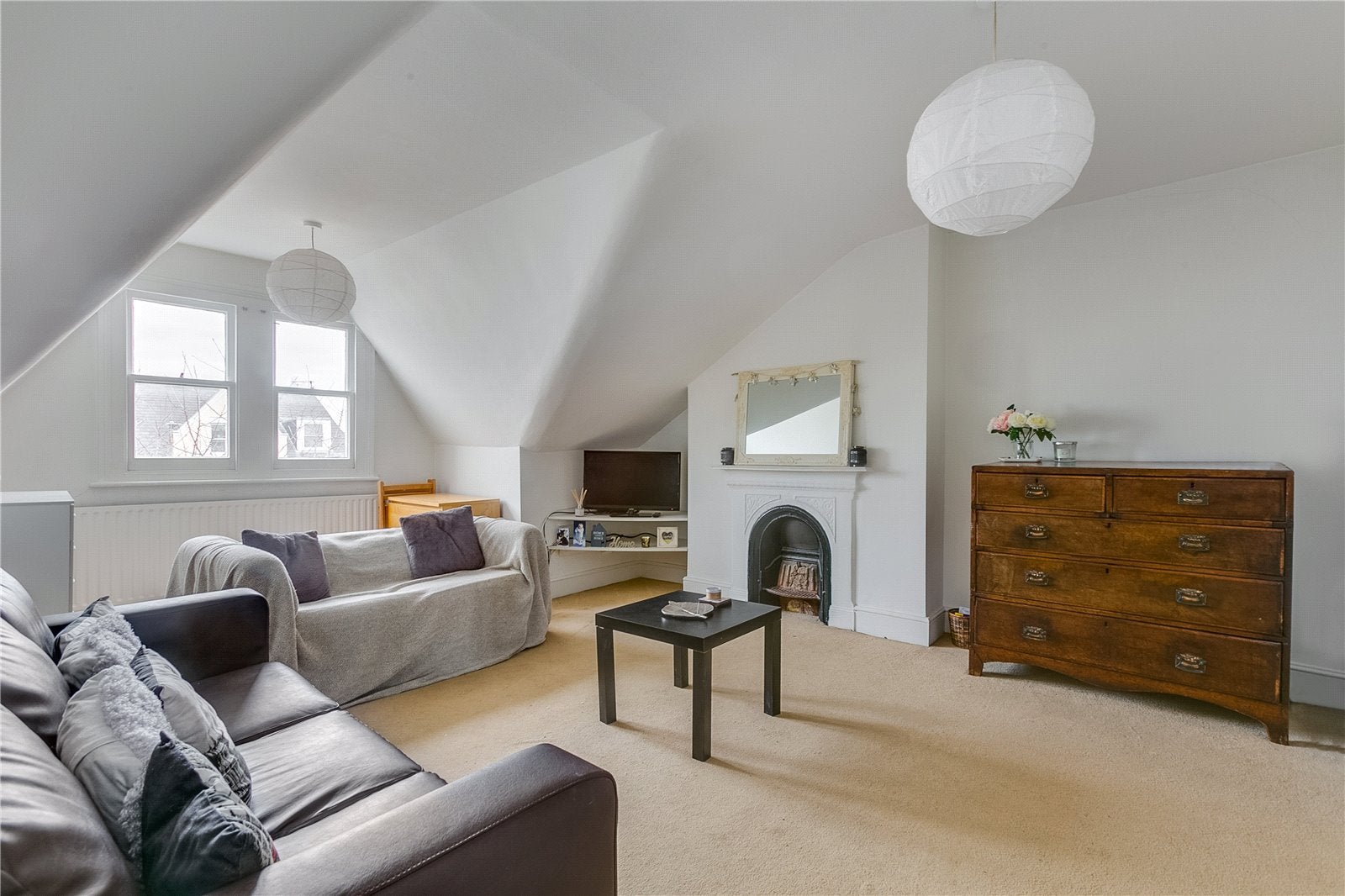 Flat Ritherdon Road in Greater London