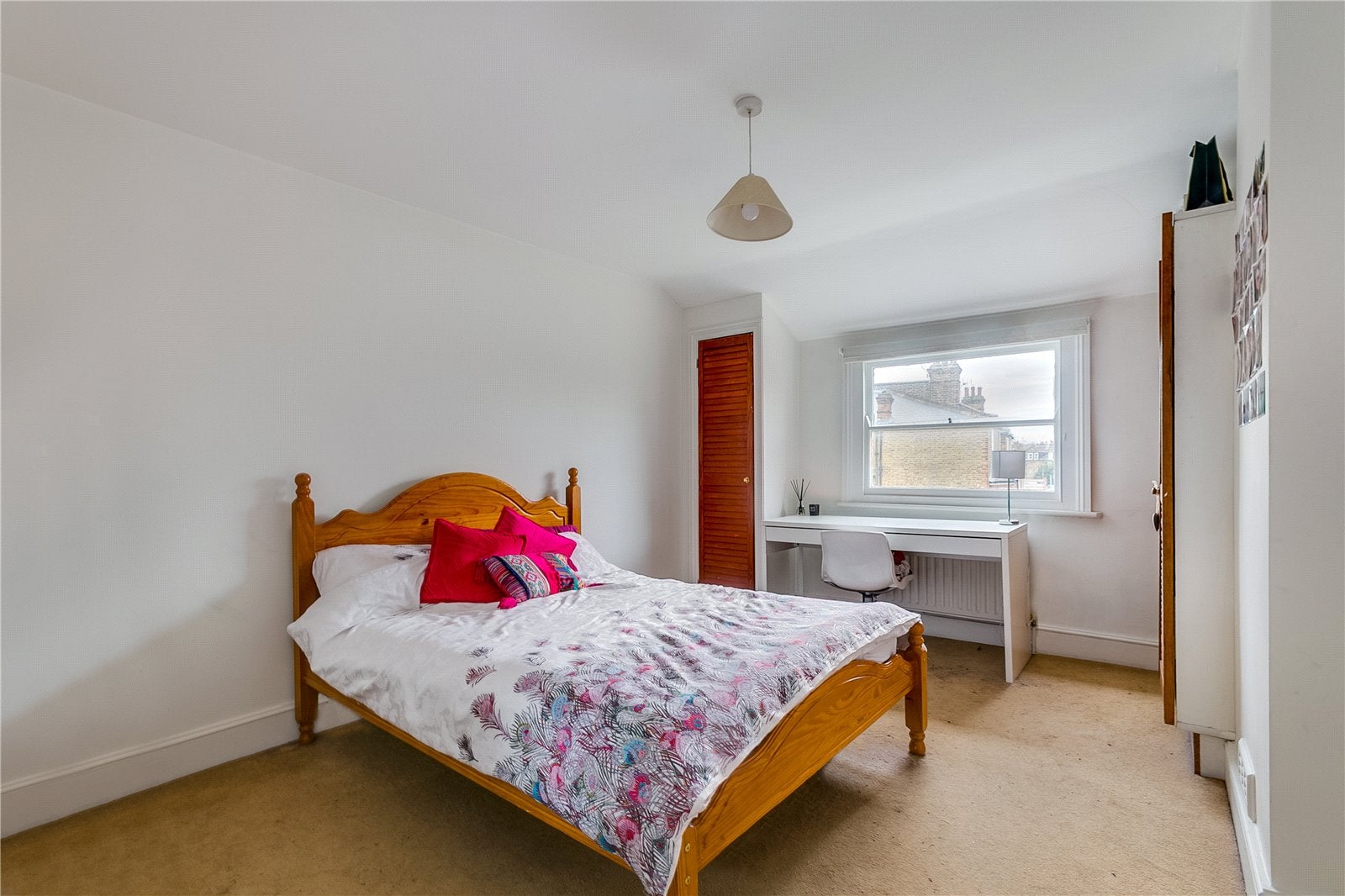 Flat Ritherdon Road in Greater London