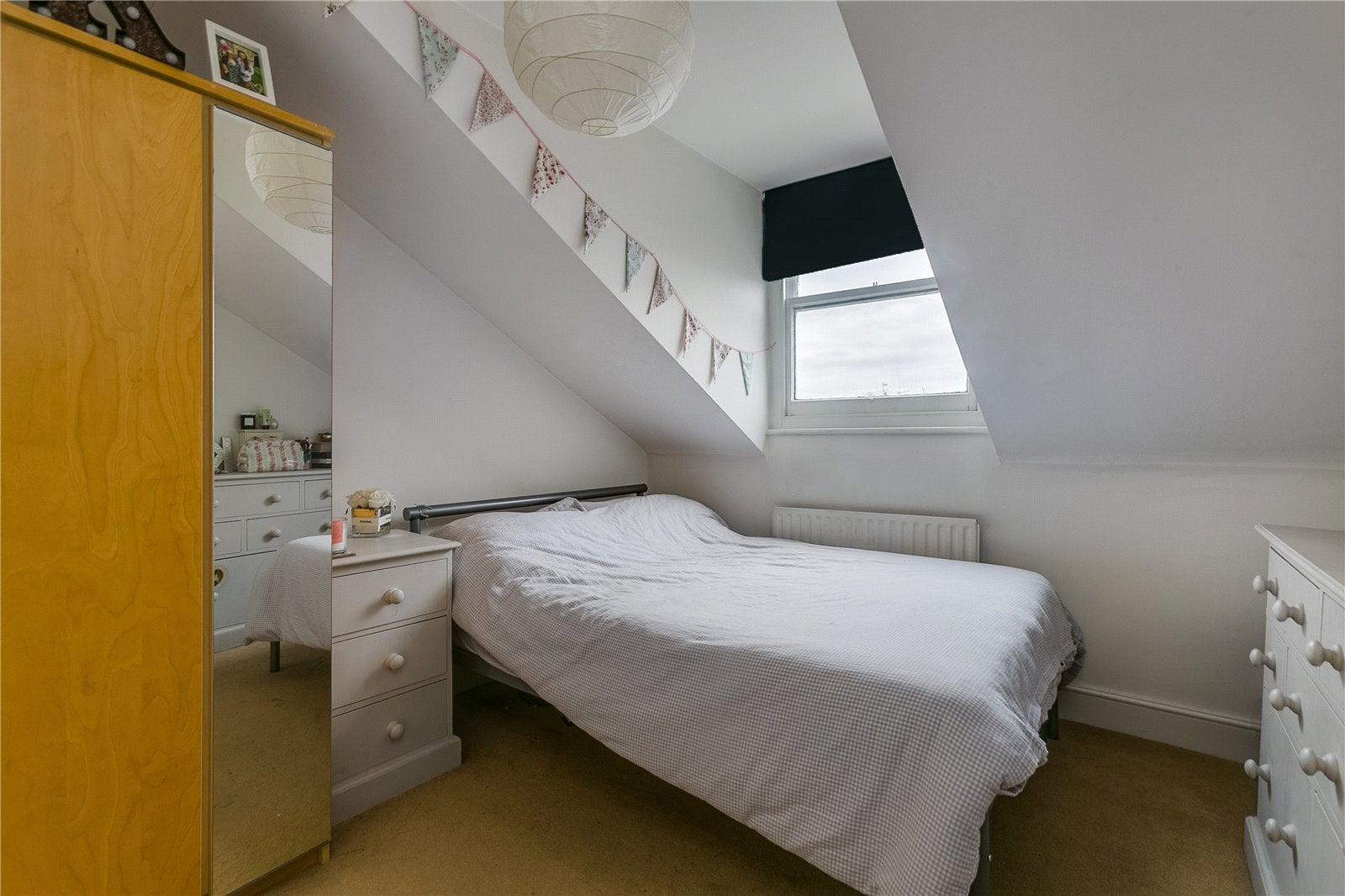 Flat Ritherdon Road in Greater London