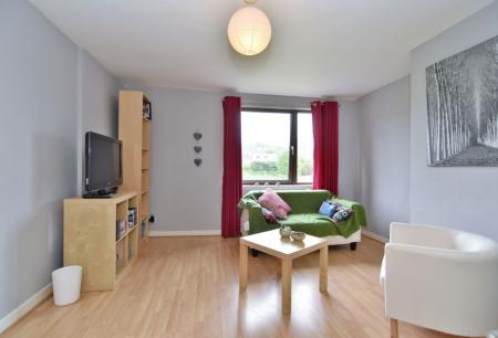 Room Morrison Drive in Aberdeen City