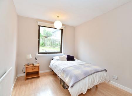 Room Morrison Drive in Aberdeen City