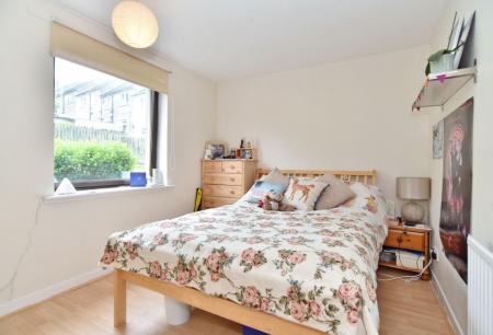 Room Morrison Drive in Aberdeen City
