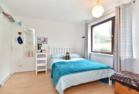 Room Morrison Drive in Aberdeen City