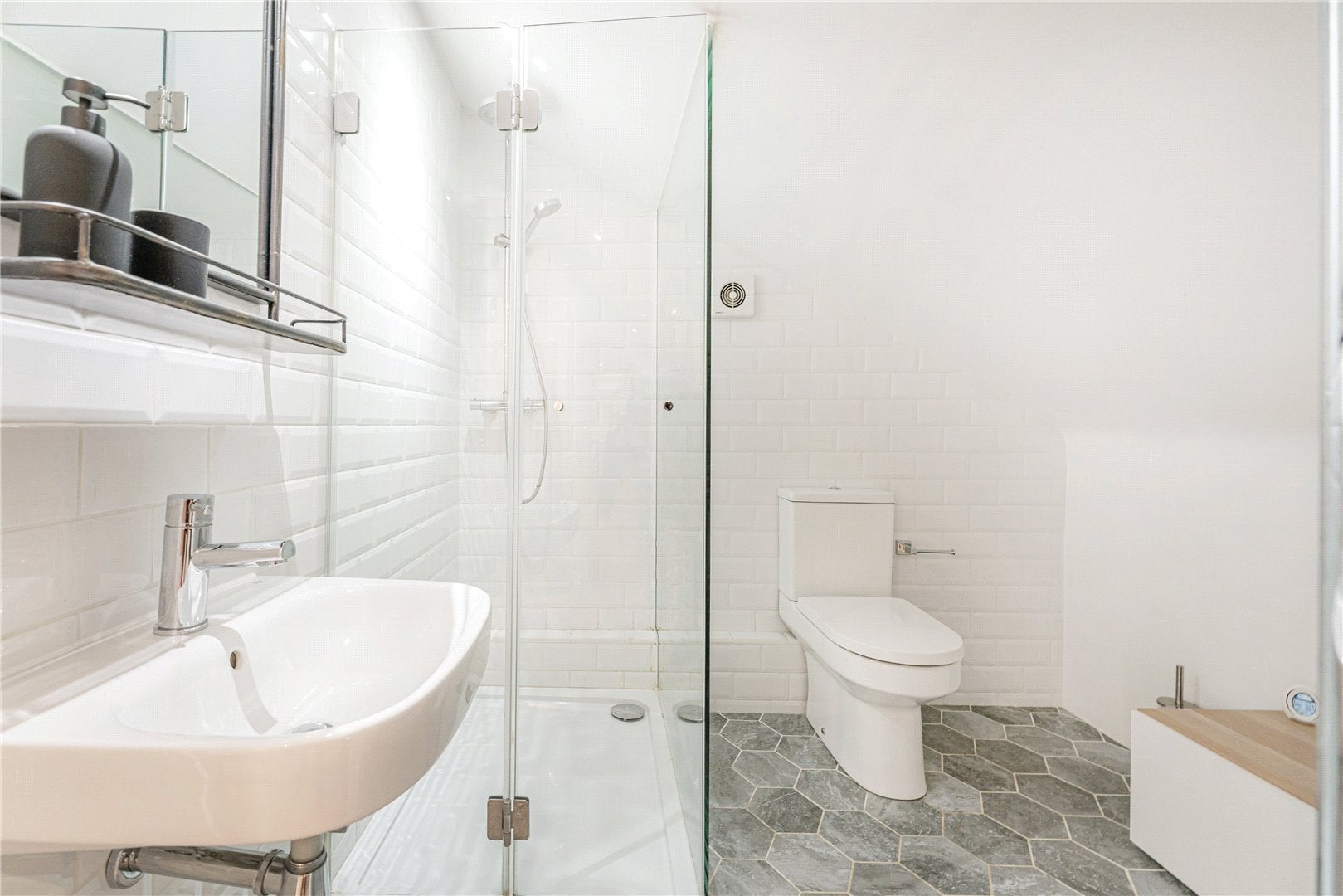 Flat Cambridge Gardens in Greater London