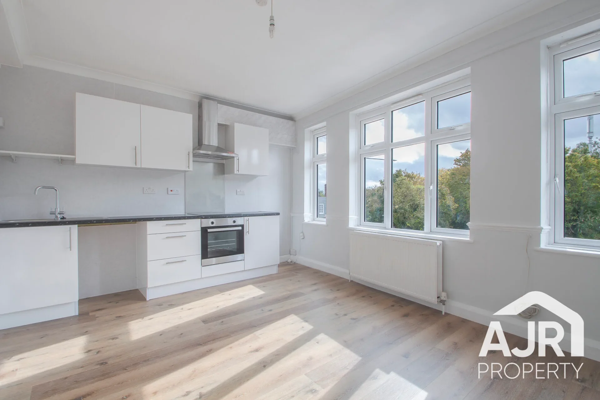 Flat Lingfield Crescent in Greater London