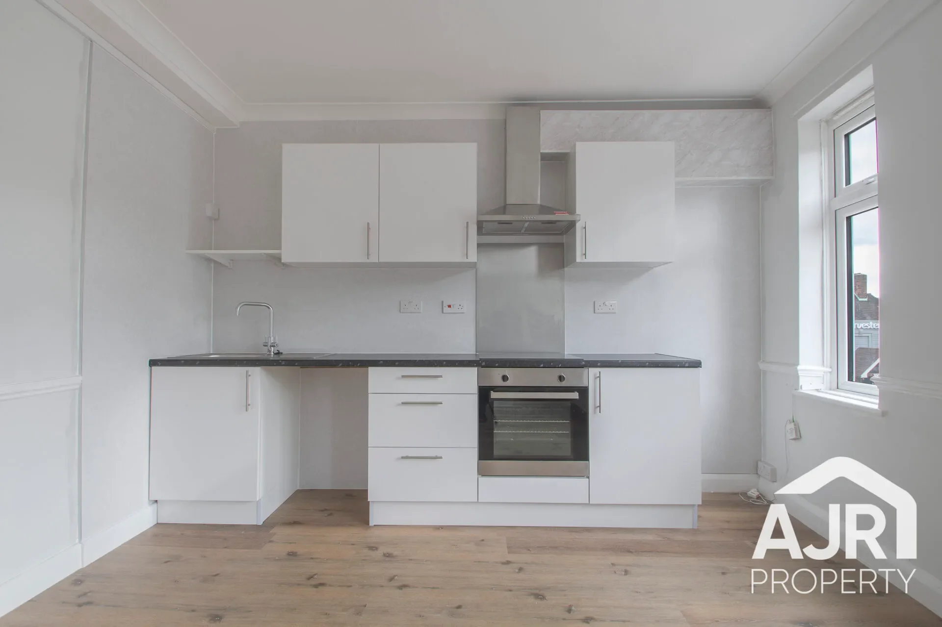 Flat Lingfield Crescent in Greater London