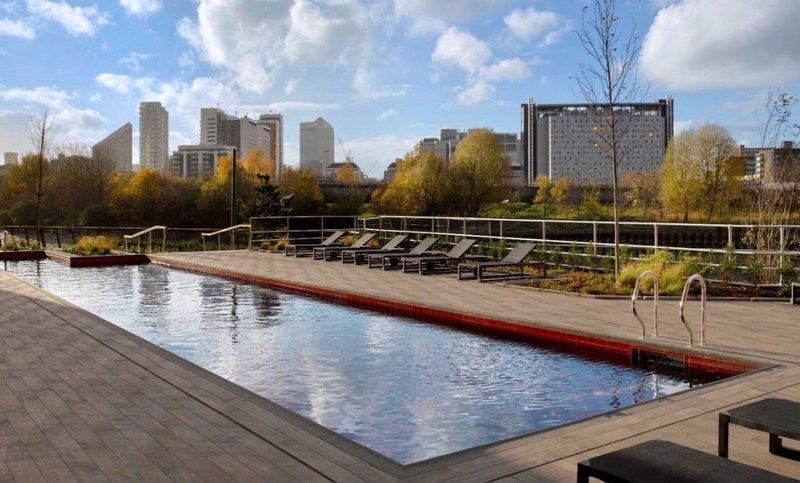Flat City Island Way in Greater London