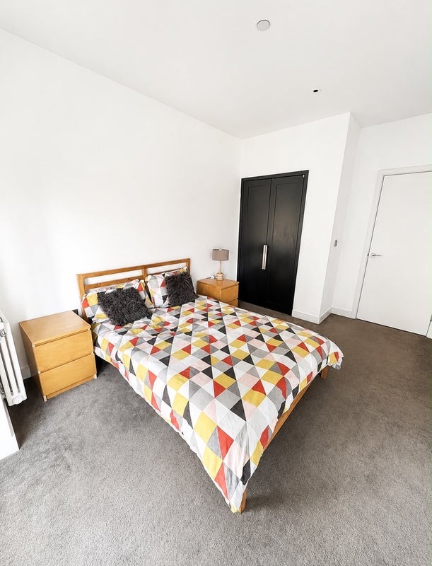 Room East Ferry Road in Greater London