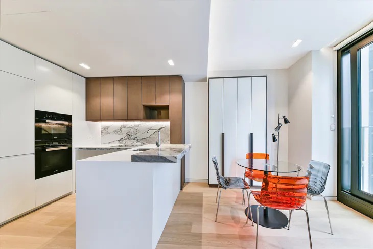 Flat Belvedere Road in Greater London