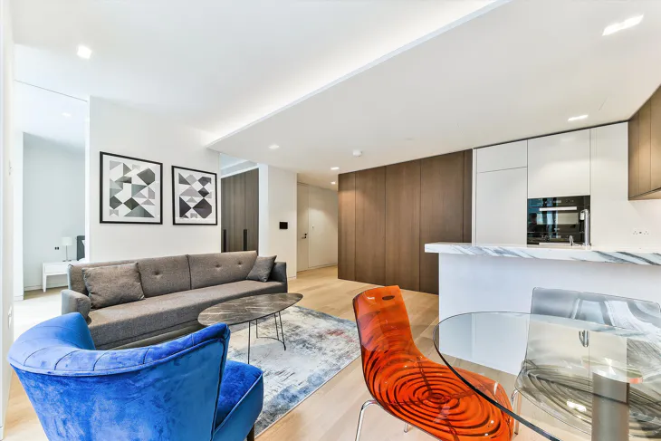 Flat Belvedere Road in Greater London