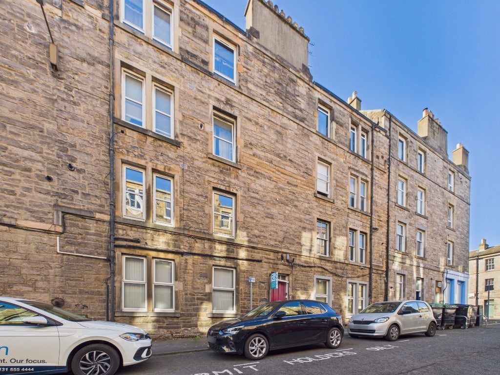 Flat Lyne Street in City of Edinburgh