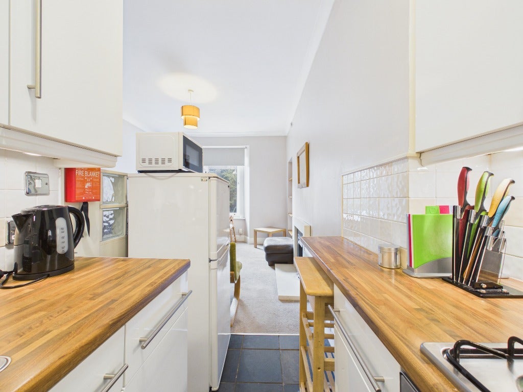 Flat Lyne Street in City of Edinburgh
