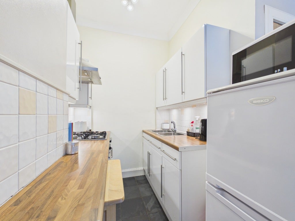 Flat Lyne Street in City of Edinburgh
