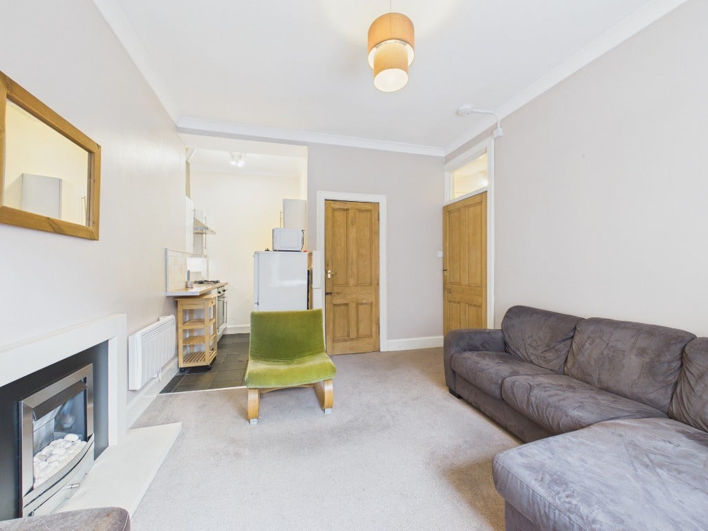 Flat Lyne Street in City of Edinburgh