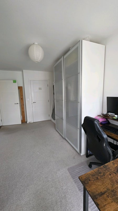 Room Brownlow Road in Greater London