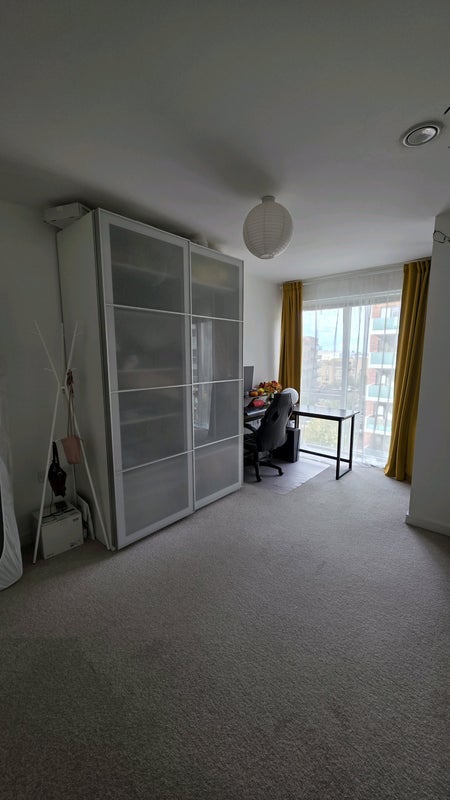 Room Brownlow Road in Greater London