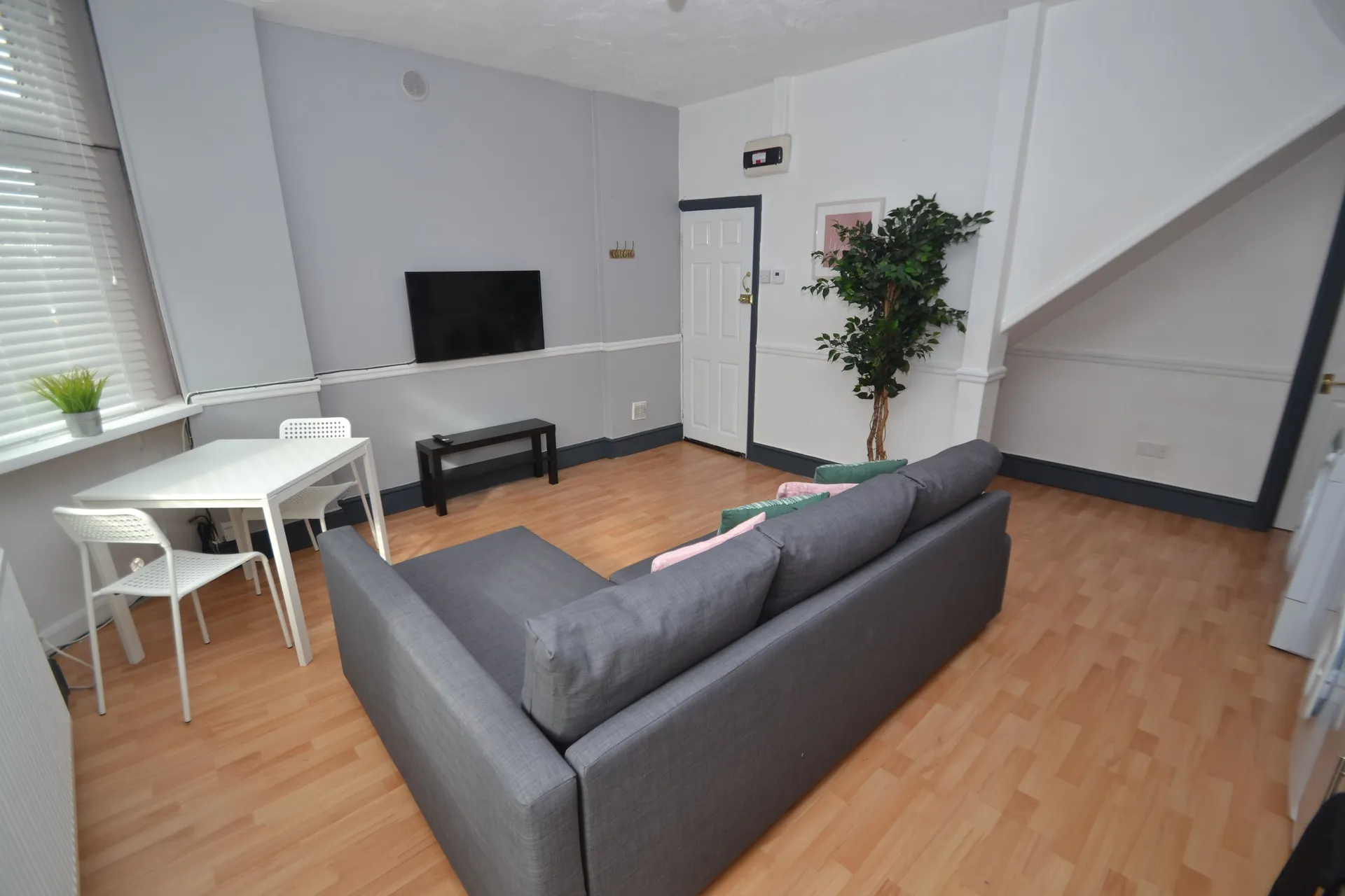 Flat Tewkesbury Street in Cardiff