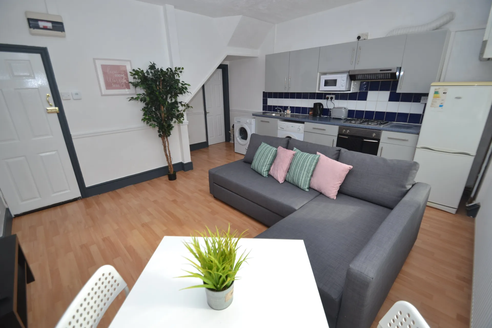 Flat Tewkesbury Street in Cardiff