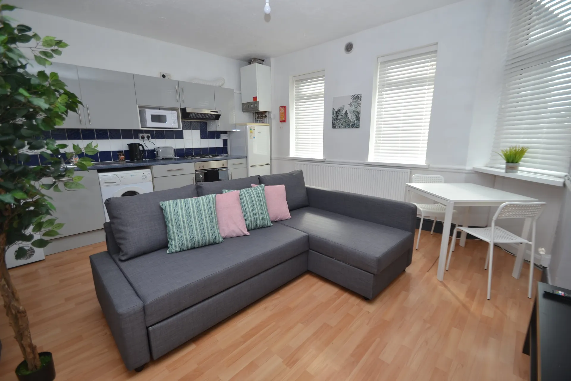Flat Tewkesbury Street in Cardiff