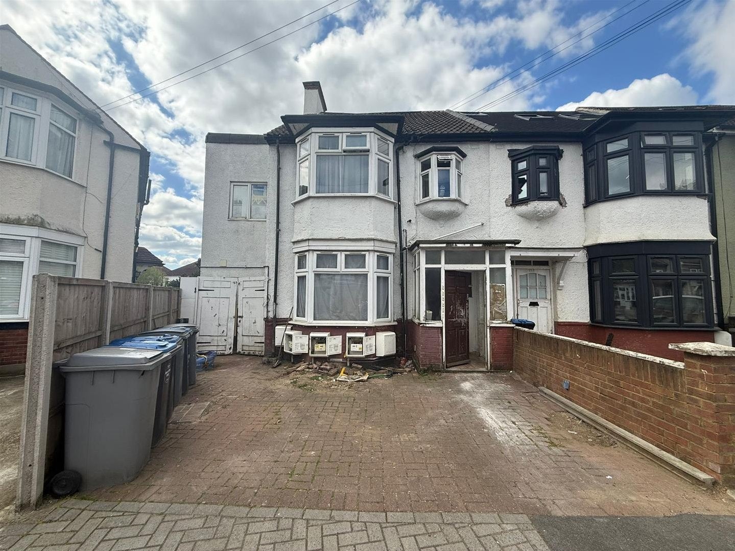 Flat Rosemead Avenue in Greater London