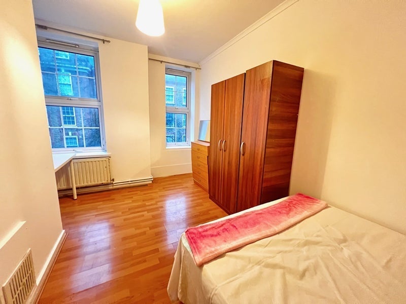 Flat Collingwood Street in Greater London