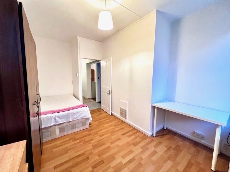 Flat Collingwood Street in Greater London