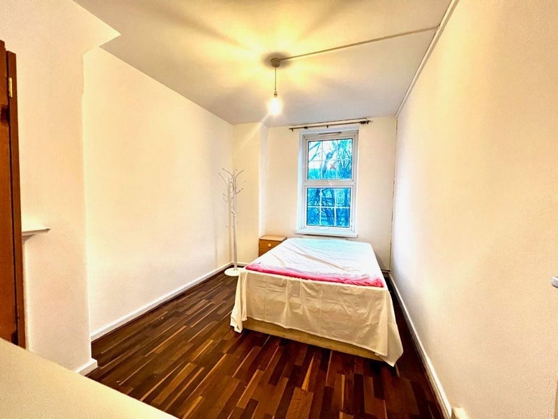 Flat Collingwood Street in Greater London