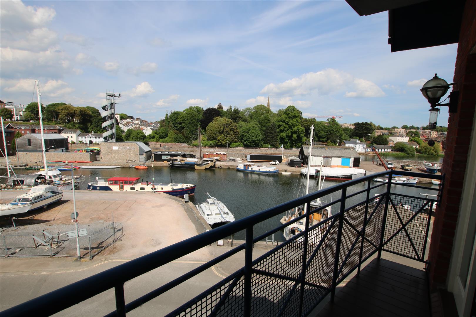 Flat Compass Quay in Exeter