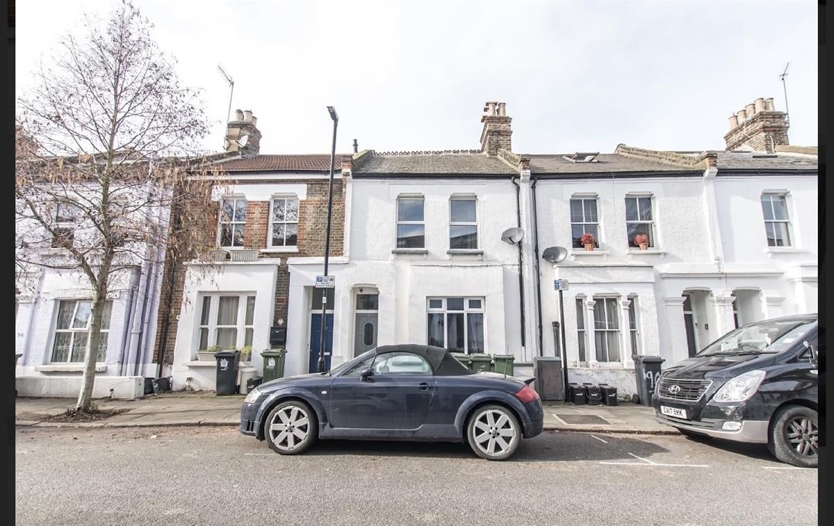 House Crimsworth Road in Greater London