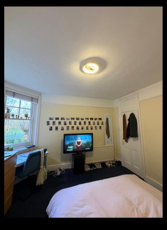 Flat Queen's Club Gardens in Greater London