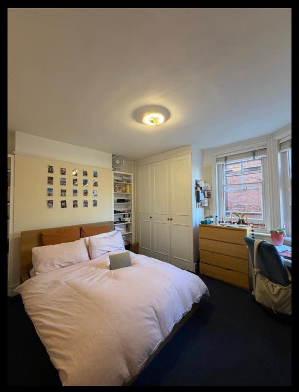 Flat Queen's Club Gardens in Greater London