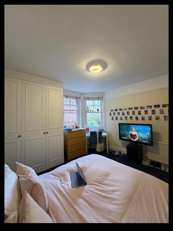 Flat Queen's Club Gardens in Greater London