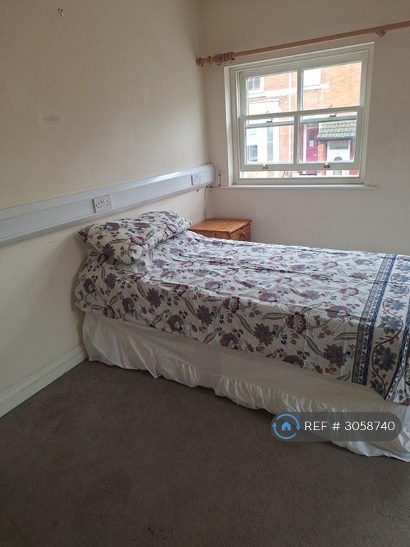 Room Cromwell Street in Gloucester