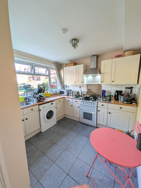 Room Conington Road in Greater London