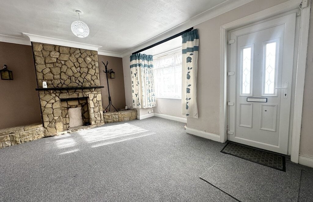 House Eightlands Avenue in Leeds