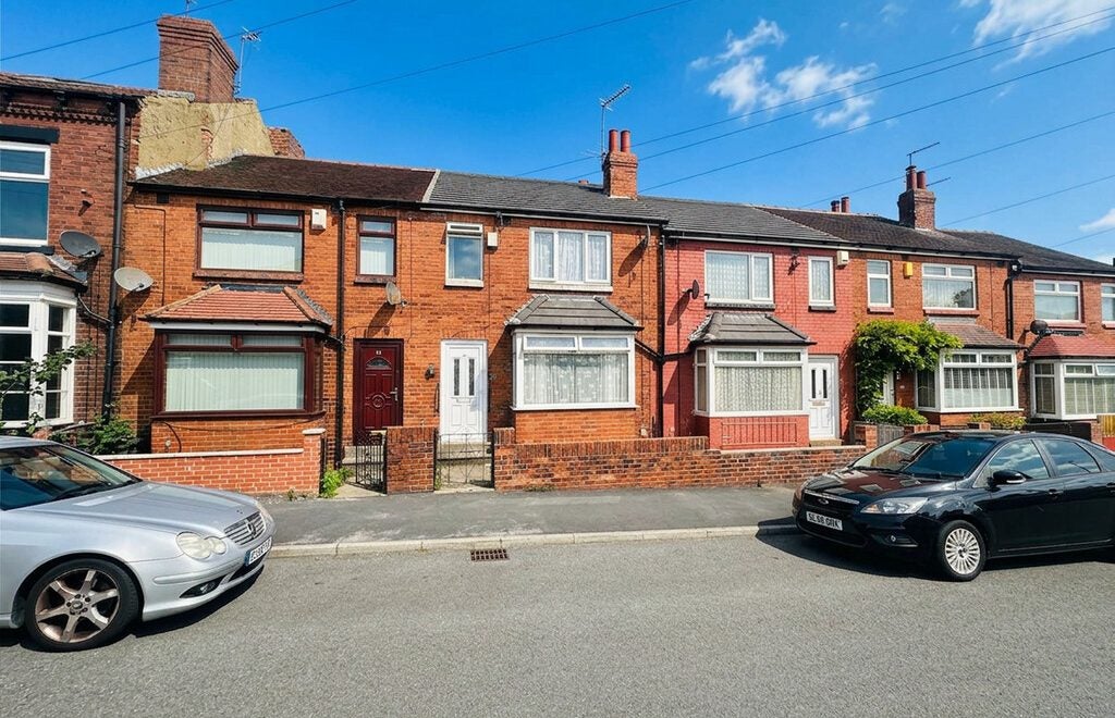 House Eightlands Avenue in Leeds