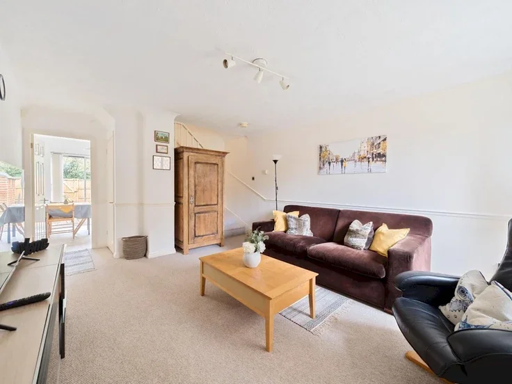 House Danesfield Close in Walton-on-Thames
