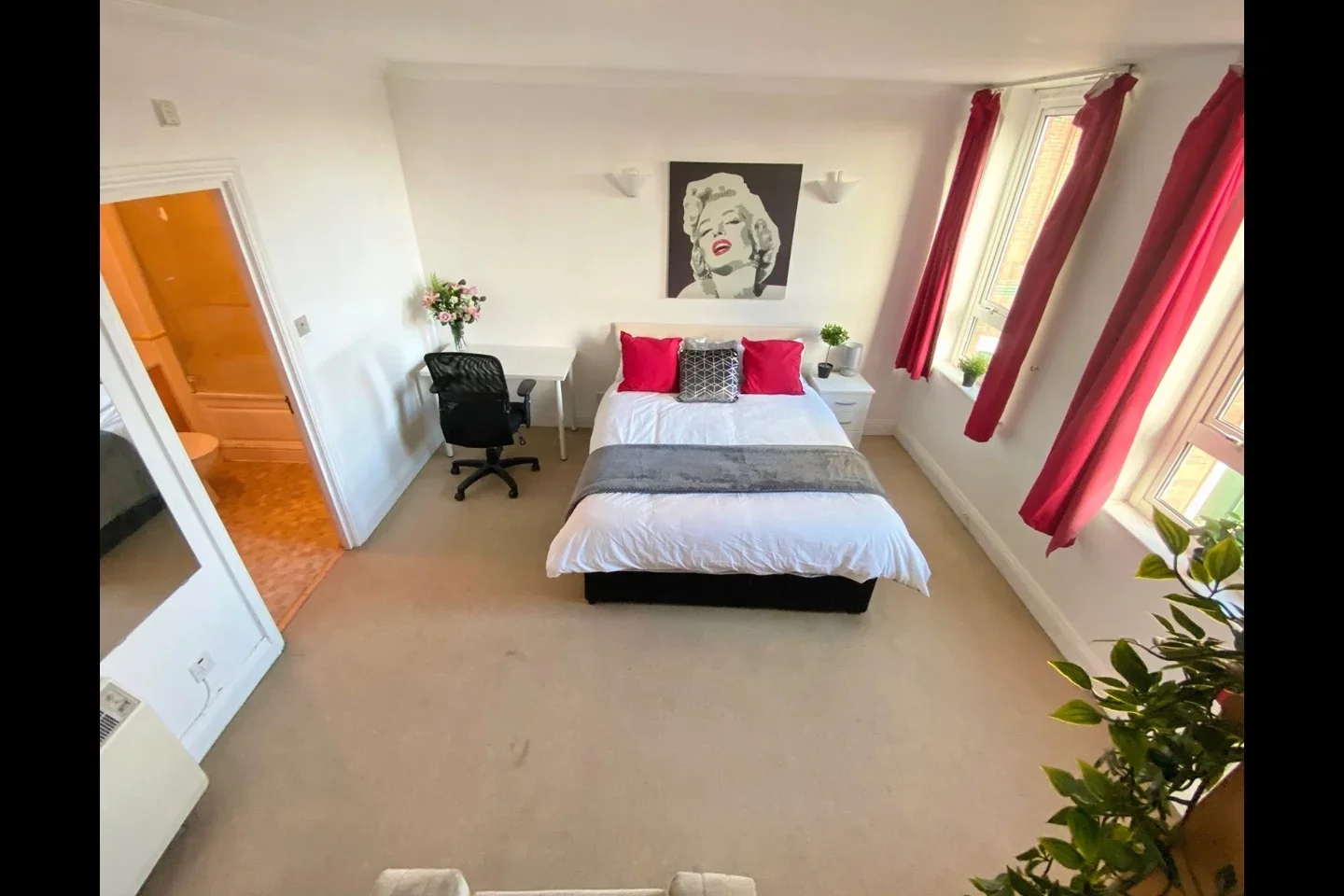 Room Lanark Square in Greater London