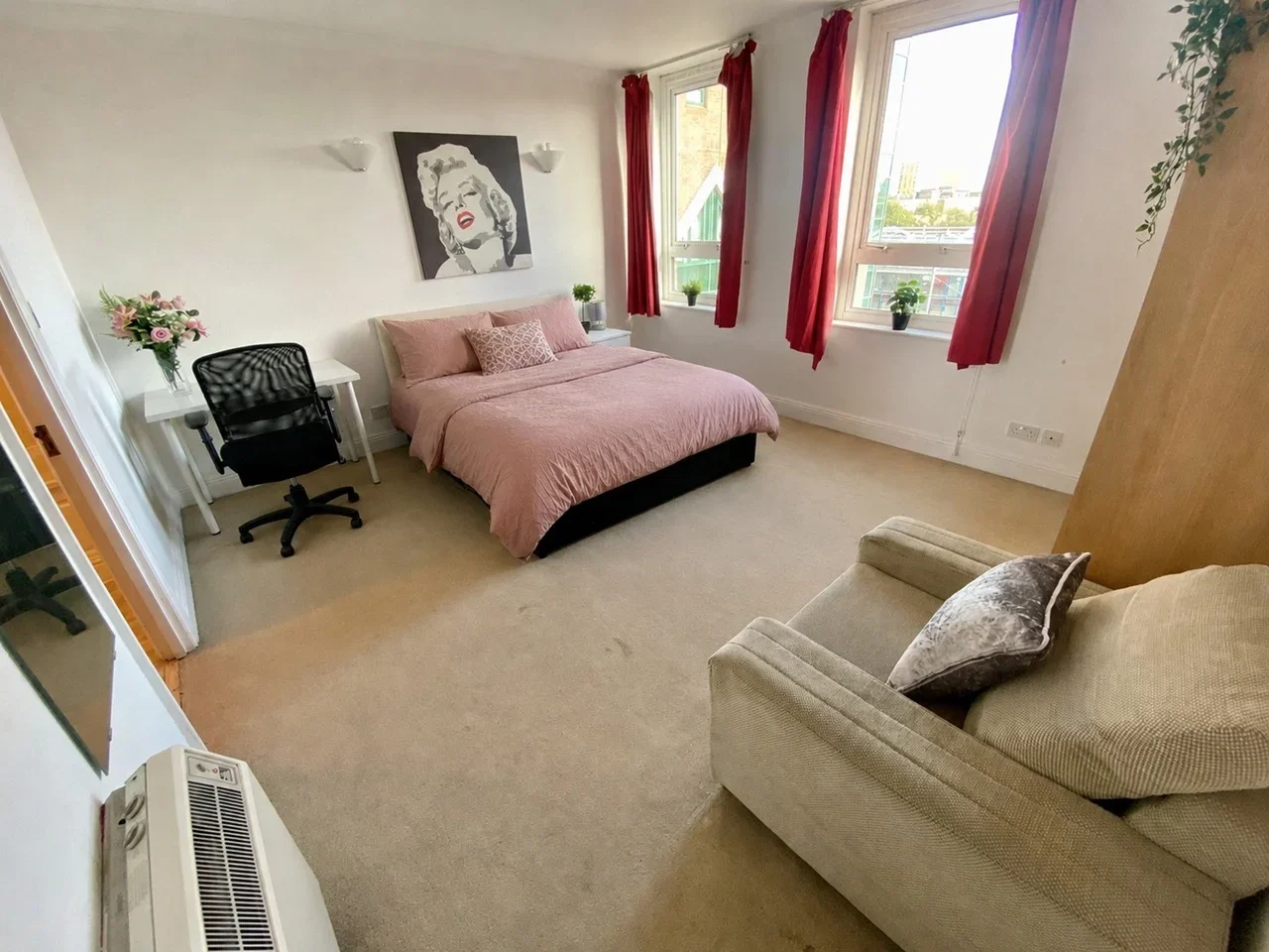 Room Lanark Square in Greater London