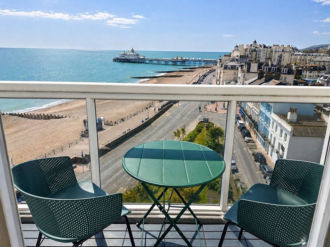 Flat Royal Parade in Eastbourne