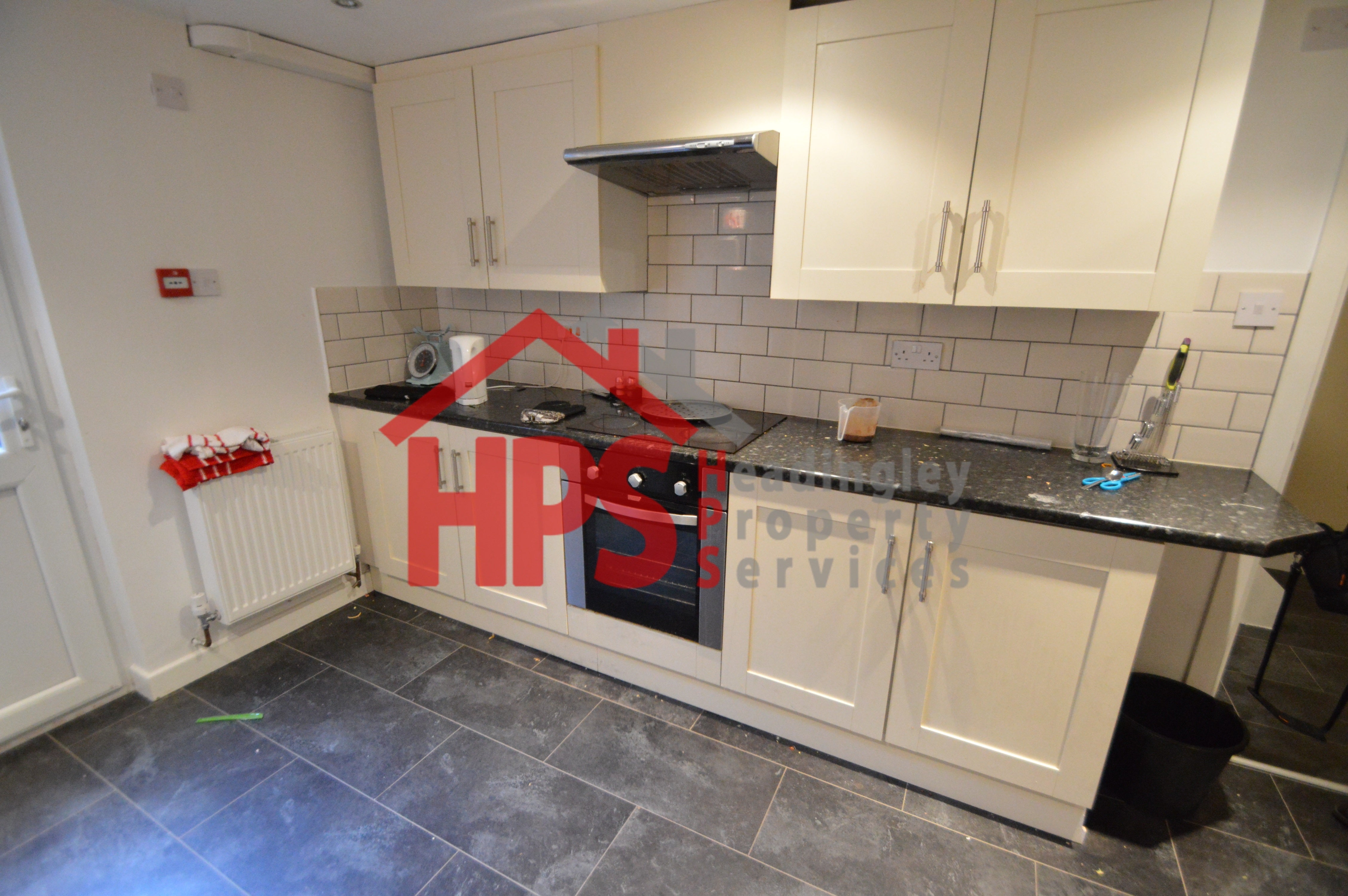 Flat Headingley Avenue in Leeds
